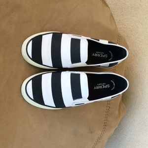 Memory foam, blue and white boat sliders.